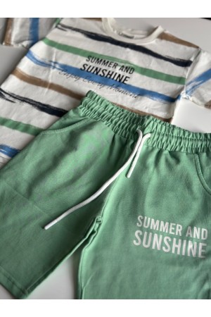 Çizgili şortlu takım 