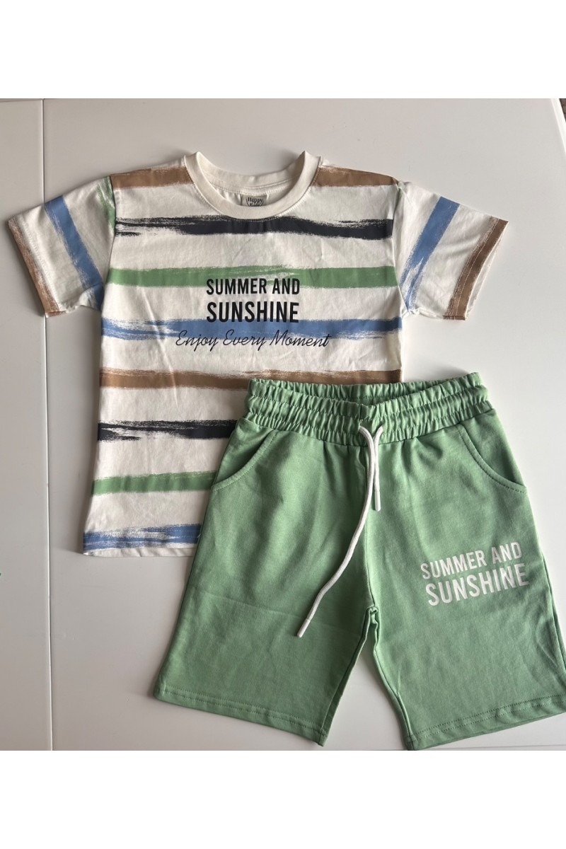Çizgili şortlu takım 