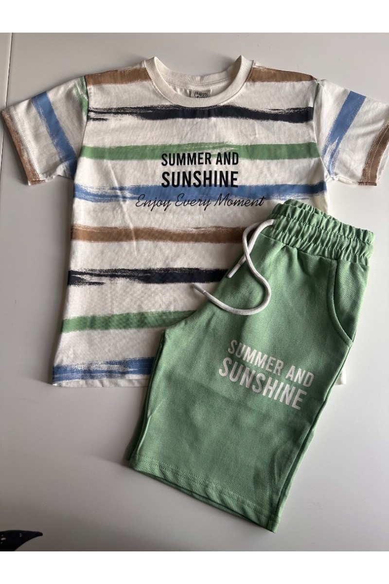 Çizgili şortlu takım 