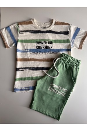 Çizgili şortlu takım 