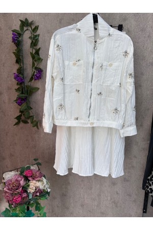 B-etekli beyaz  takım 