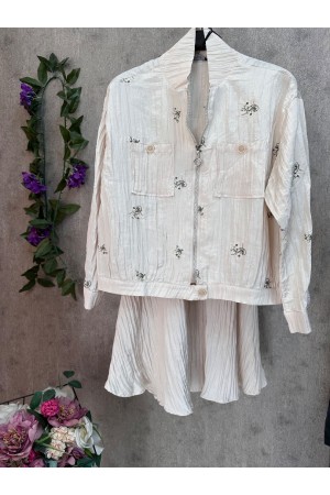 B-etekli takım bej rengi 